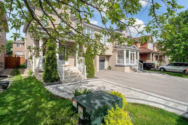 186 Gail Parks Cres, House semidetached with 4 bedrooms, 3 bathrooms and 4 parking in Newmarket ON | Image 1