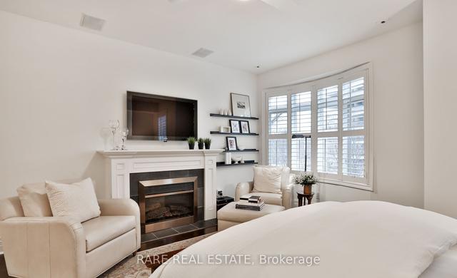 102 Pleasant Blvd, Townhouse with 3 bedrooms, 4 bathrooms and 2 parking in Toronto ON | Image 10