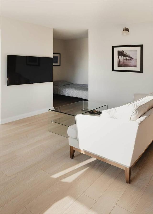 1707 - 155 Yorkville Ave, Condo with 1 bedrooms, 1 bathrooms and 0 parking in Toronto ON | Image 2