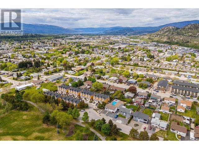464 Mcphee St, House detached with 5 bedrooms, 2 bathrooms and 6 parking in Kelowna BC | Image 45