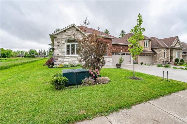LOWER - 217 Donnici Dr, House detached with 2 bedrooms, 1 bathrooms and 2 parking in Hamilton ON | Image 10