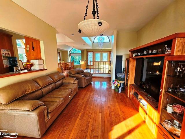 4959 Line 9 N, House detached with 5 bedrooms, 3 bathrooms and 12 parking in Oro Medonte ON | Image 2