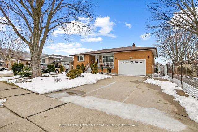 65 Stoney Brook Dr, House detached with 4 bedrooms, 3 bathrooms and 5.5 parking in Hamilton ON | Image 1