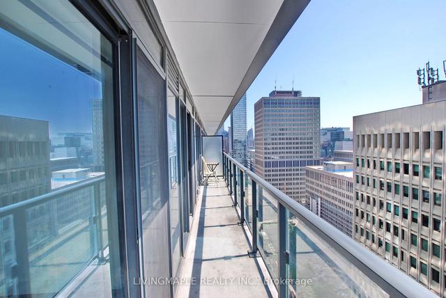 2113 - 955 Bay St, Condo with 3 bedrooms, 2 bathrooms and 1 parking in Toronto ON | Image 6