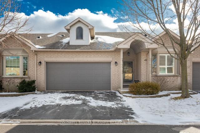 49 Riveroaks Dr, Townhouse with 2 bedrooms, 3 bathrooms and 4 parking in Hamilton ON | Image 1