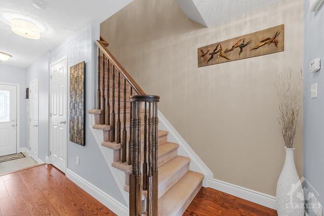 561 Dalewood Cres, Townhouse with 3 bedrooms, 3 bathrooms and 3 parking in Ottawa ON | Image 17
