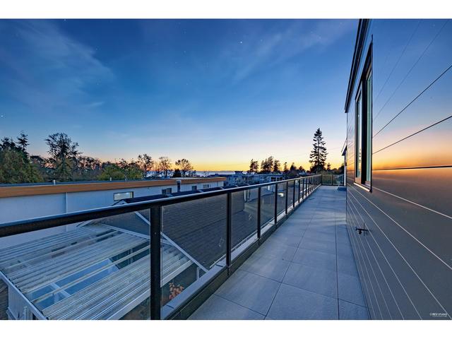 838 Stevens Street, House detached with 7 bedrooms, 7 bathrooms and 8 parking in White Rock BC | Image 30