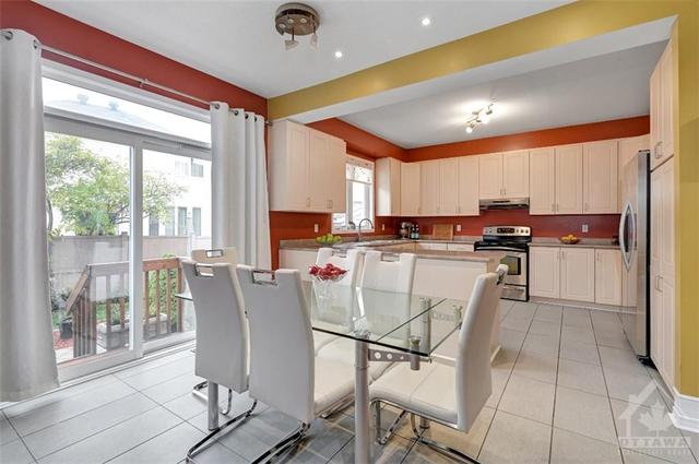 2208 Clendenan Cres, House detached with 4 bedrooms, 4 bathrooms and 4 parking in Ottawa ON | Image 10