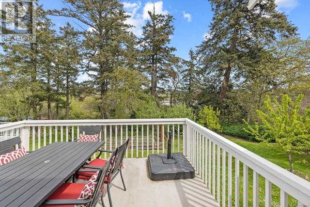 4075 Grange Rd, House detached with 3 bedrooms, 2 bathrooms and 5 parking in Saanich BC | Image 33