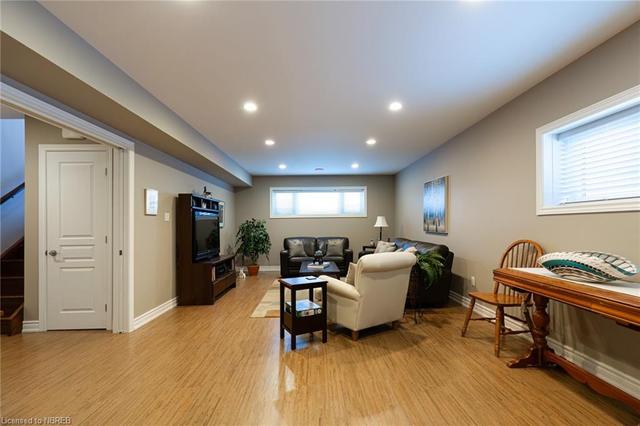 Bright and spacious recroom | Image 19