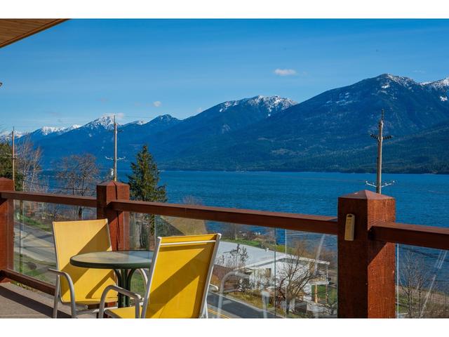3558 Sprague St, House detached with 3 bedrooms, 4 bathrooms and null parking in Central Kootenay D BC | Image 55