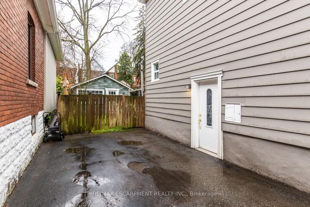 463 Charlton Ave W, House detached with 3 bedrooms, 1 bathrooms and 3 parking in Hamilton ON | Image 21