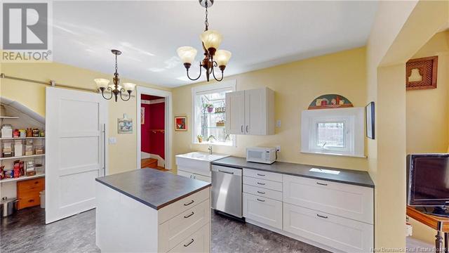 1 Mount Pleasant Crt, House detached with 4 bedrooms, 2 bathrooms and null parking in Saint John NB | Image 8