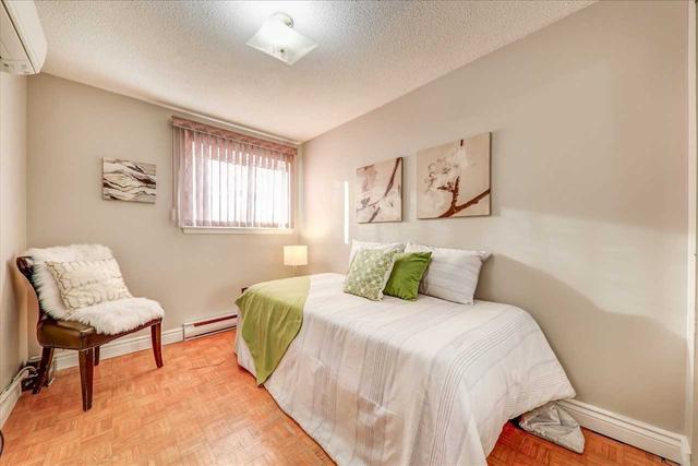 116 Darras Ct, Townhouse with 4 bedrooms, 2 bathrooms and 2 parking in Brampton ON | Image 9