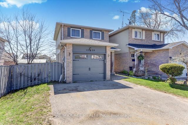 1229 Delmark Crt, House attached with 3 bedrooms, 2 bathrooms and 3 parking in Oshawa ON | Image 23