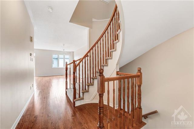 424 Meadowbreeze Drive, Townhouse with 3 bedrooms, 3 bathrooms and 3 parking in Ottawa ON | Image 4