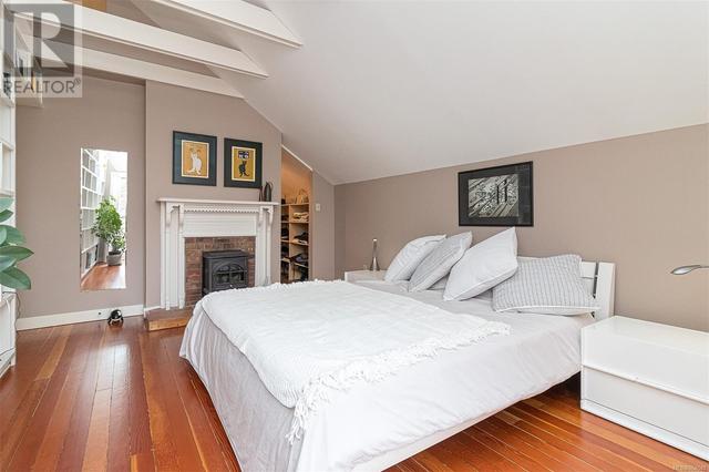947 Meares St, House detached with 4 bedrooms, 3 bathrooms and 2 parking in Victoria BC | Image 14