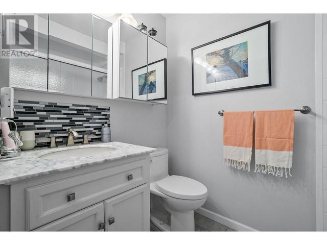 2 - 1530 Kelglen Cres, House attached with 3 bedrooms, 2 bathrooms and null parking in Kelowna BC | Image 23
