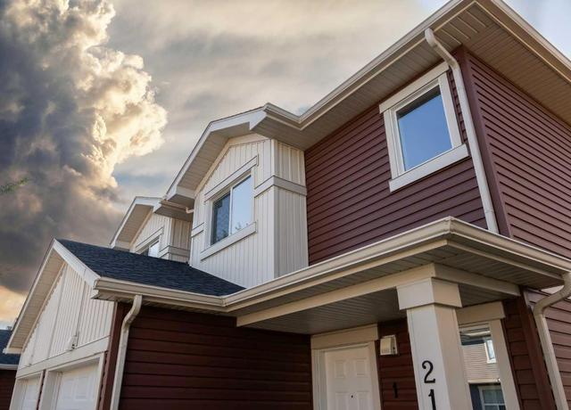 1 - 213 Silkstone Rd W, Home with 3 bedrooms, 2 bathrooms and 2 parking in Lethbridge AB | Image 2
