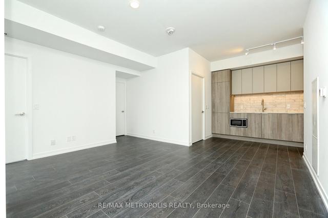 518 - 2020 Bathurst St, Condo with 3 bedrooms, 2 bathrooms and 1 parking in Toronto ON | Image 5