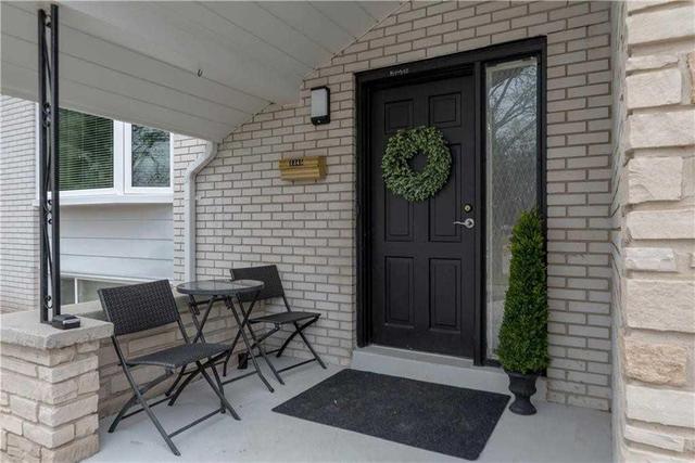 1345 Ester Dr, House detached with 3 bedrooms, 2 bathrooms and 2 parking in Burlington ON | Image 2