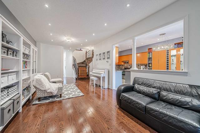 561 Mulock Crt, House attached with 3 bedrooms, 4 bathrooms and 4 parking in Newmarket ON | Image 36