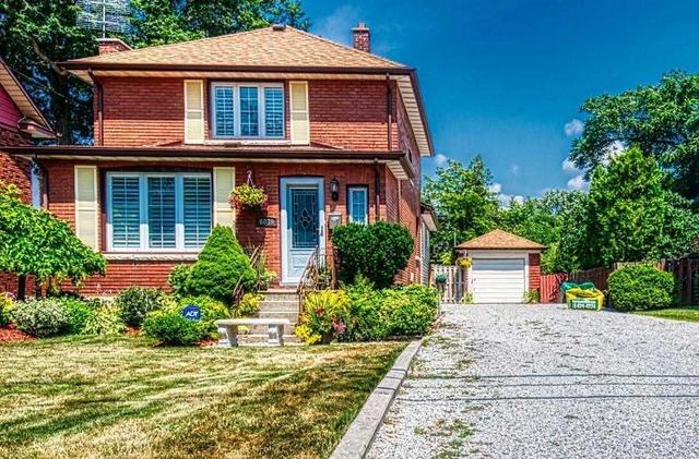 6039 Symmes St, House detached with 2 bedrooms, 3 bathrooms and 4 parking in Niagara Falls ON | Image 1