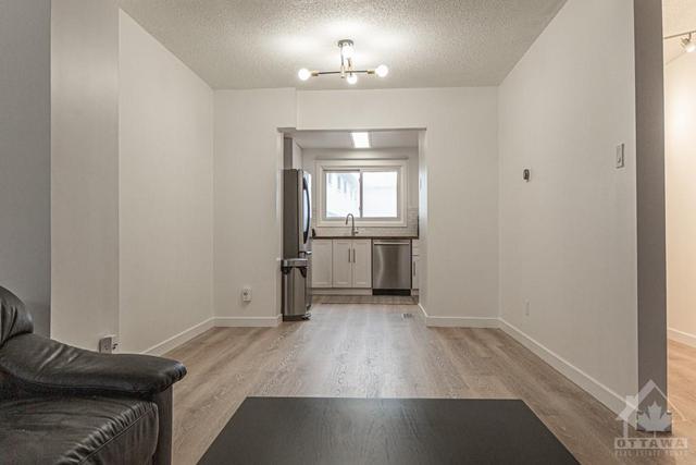 73 Hadley Cir, Townhouse with 4 bedrooms, 2 bathrooms and 1 parking in Ottawa ON | Image 7