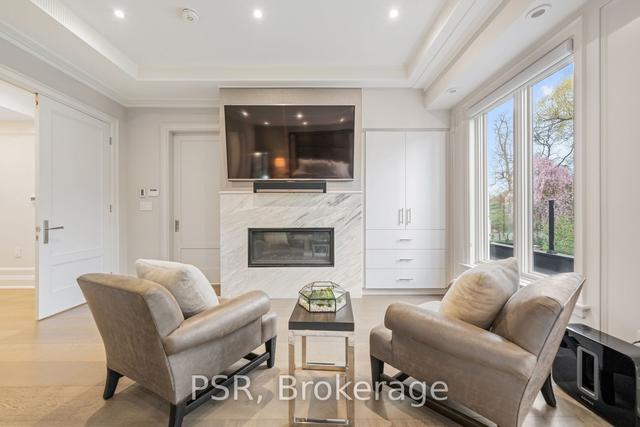 208 Dunvegan Rd, House detached with 5 bedrooms, 5 bathrooms and 6 parking in Toronto ON | Image 15