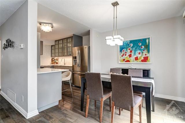 297 Valade Cres, Townhouse with 3 bedrooms, 3 bathrooms and 2 parking in Ottawa ON | Image 7