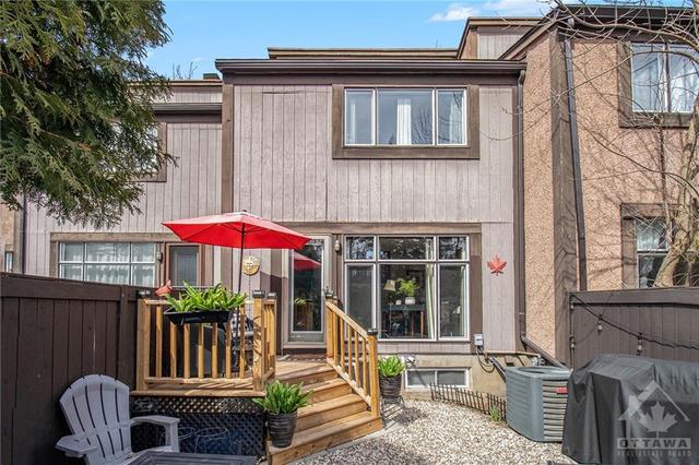 9 Reaney Court, Townhouse with 3 bedrooms, 2 bathrooms and 3 parking in Ottawa ON | Image 25