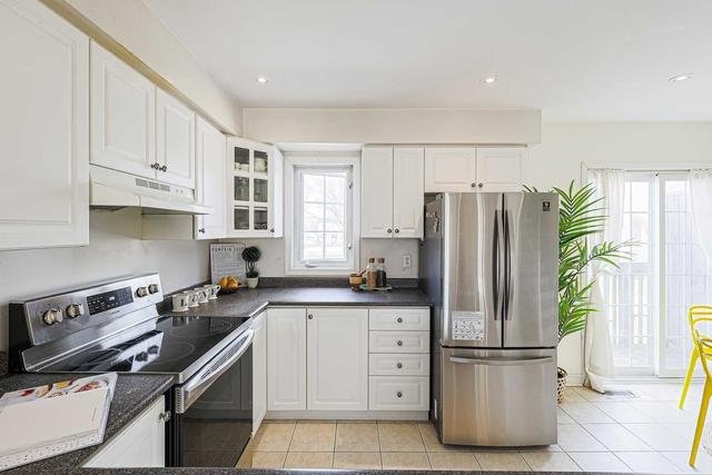 114 Trudelle St, Townhouse with 3 bedrooms, 2 bathrooms and 1 parking in Toronto ON | Image 8