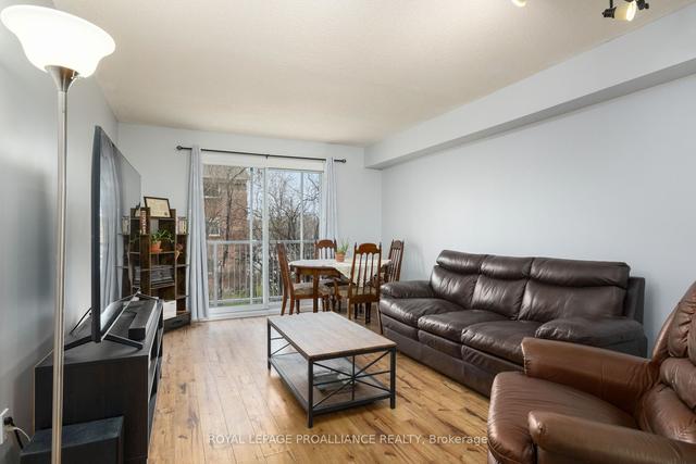 211 - 316 Kingsdale Ave, Condo with 2 bedrooms, 1 bathrooms and 1 parking in Kingston ON | Image 3