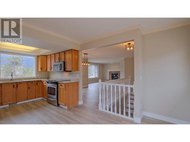 2273 Shannon Ridge Dr, House detached with 4 bedrooms, 3 bathrooms and 2 parking in West Kelowna BC | Image 12