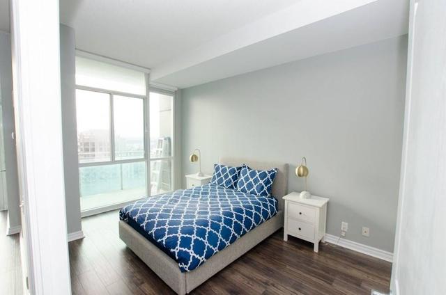 3205 - 220 Burnhamthorpe Rd W, Condo with 1 bedrooms, 2 bathrooms and 1 parking in Mississauga ON | Image 2