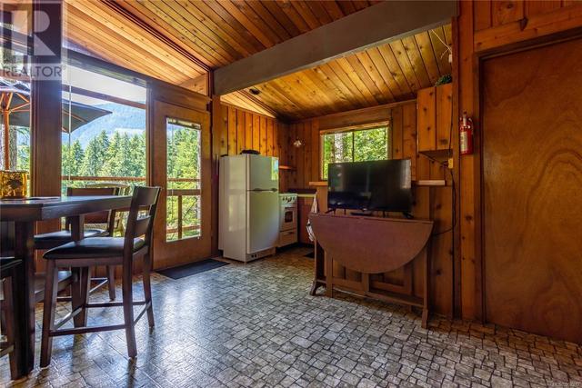 42 Baikie Dr, House detached with 2 bedrooms, 1 bathrooms and 2 parking in Strathcona D (Oyster Bay   Buttle Lake) BC | Image 20