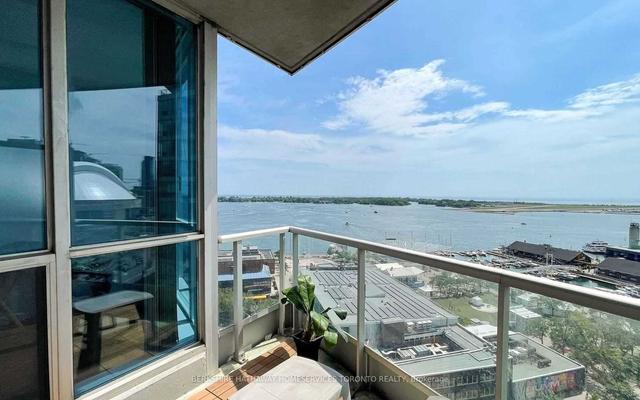1711 - 218 Queens Quay W, Condo with 2 bedrooms, 2 bathrooms and 1 parking in Toronto ON | Image 17
