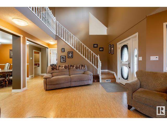 4805 52 Ave, House detached with 4 bedrooms, 3 bathrooms and null parking in Stony Plain AB | Image 18