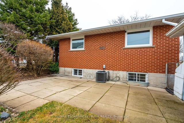888 Upper Ottawa St, House detached with 2 bedrooms, 2 bathrooms and 5 parking in Hamilton ON | Image 31