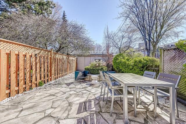 301 Sumach St, House attached with 3 bedrooms, 2 bathrooms and 1 parking in Toronto ON | Image 13