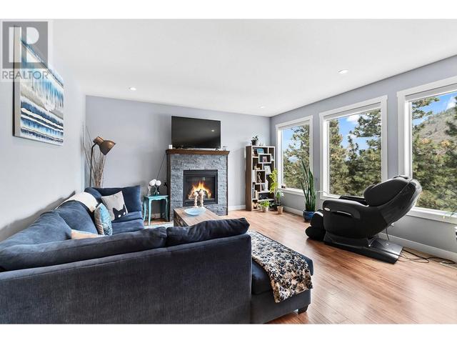 2961 Ensign Way, House detached with 7 bedrooms, 3 bathrooms and 2 parking in West Kelowna BC | Image 4