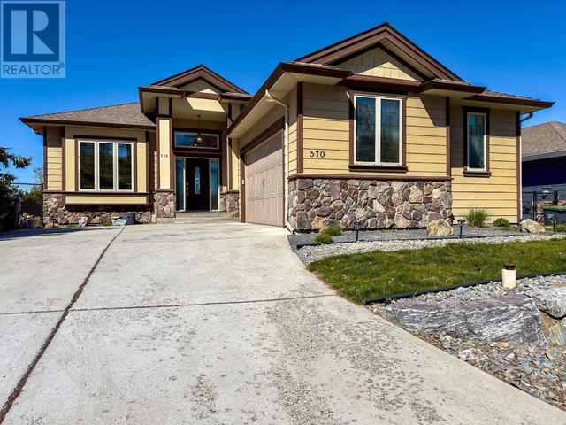 570 Gowen Pl, House detached with 4 bedrooms, 2 bathrooms and 2 parking in Kelowna BC | Image 3