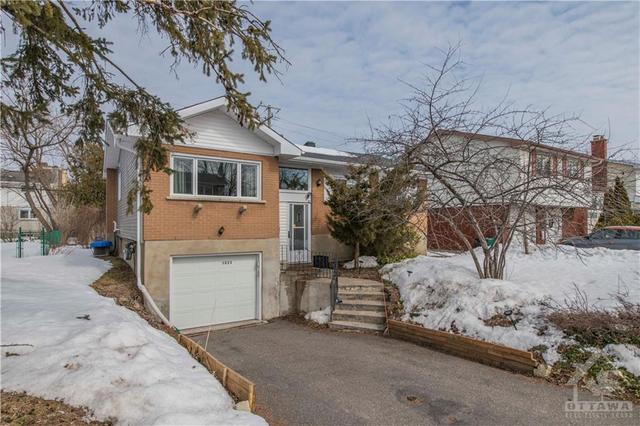 1833 Lorraine Ave, House detached with 4 bedrooms, 2 bathrooms and 3 parking in Ottawa ON | Image 1