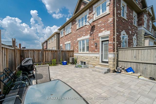 426 Queen Mary Dr, House semidetached with 4 bedrooms, 4 bathrooms and 3 parking in Brampton ON | Image 36