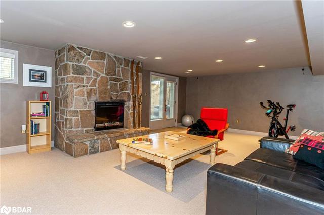 104 Shirley Ave, House detached with 4 bedrooms, 2 bathrooms and null parking in Barrie ON | Image 2