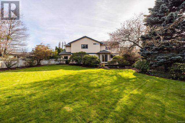 1536 Ash Rd, House detached with 5 bedrooms, 4 bathrooms and 6 parking in Saanich BC | Image 37