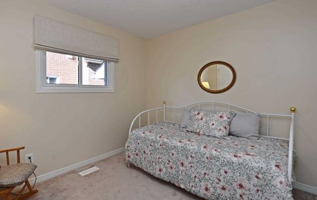 203 Ryerson Cres, House detached with 2 bedrooms, 3 bathrooms and 6 parking in Oshawa ON | Image 7