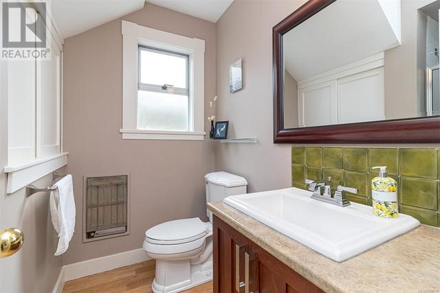 947 Meares St, House detached with 4 bedrooms, 3 bathrooms and 2 parking in Victoria BC | Image 19