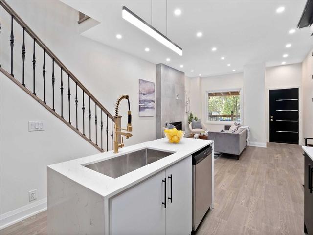 62 Foxley St, House attached with 3 bedrooms, 4 bathrooms and 1 parking in Toronto ON | Image 26
