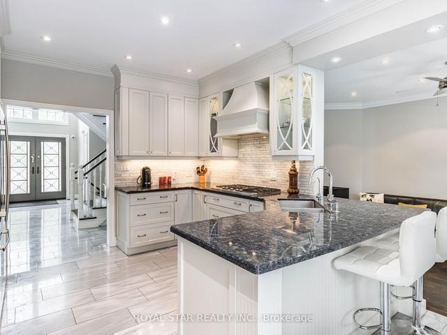 70 Colonel Bertram Rd, House detached with 4 bedrooms, 5 bathrooms and 7 parking in Brampton ON | Image 3